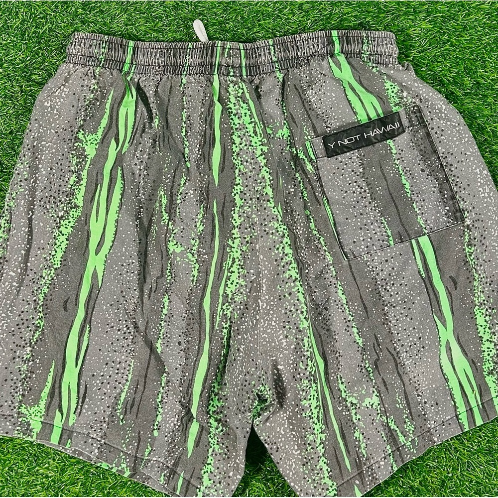 Super fun y not Hawaii green & grey zubies style sweatshirt’s